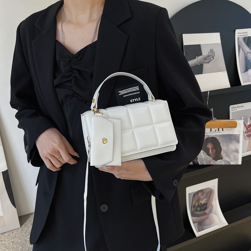 Niche sac à main rétro version coréenne nouvelle texture couleur unie couvercle rabattable sac mère tendance et à la mode sac à bandoulière à coque pressée_voghion.com