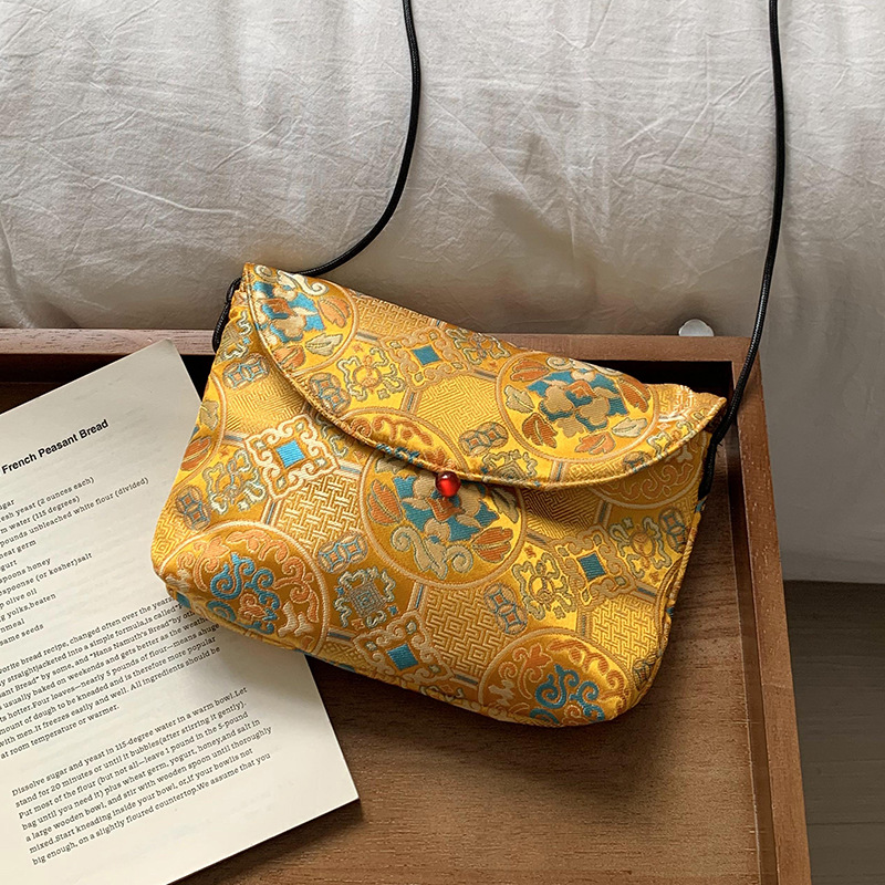 Auspicioso Ruyi Huang