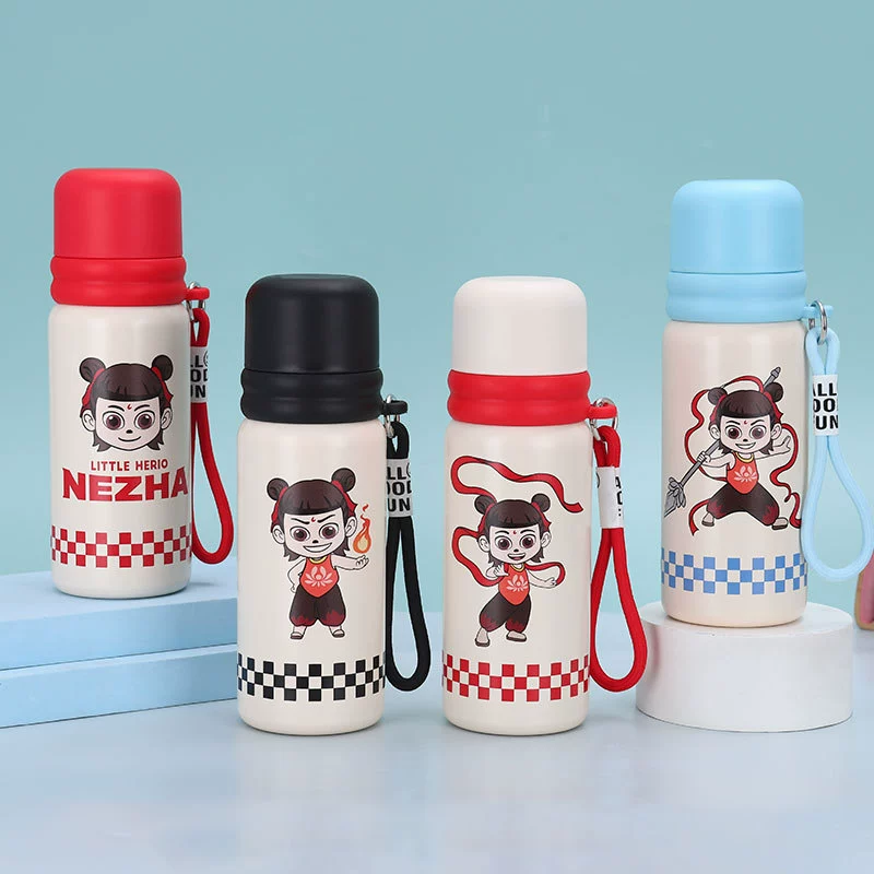 Интернет-красный и взрывной автомобиль