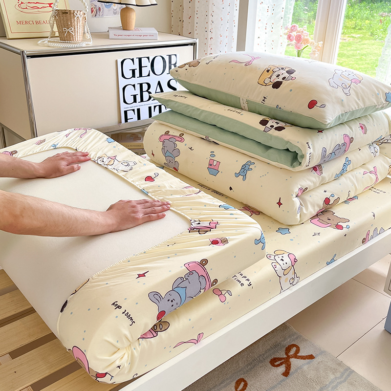 Cama de dormitorio de estudiantes universitarios de algodón de algodón de dibujos animados de tres piezas, ropa de cama, sábana, funda de edredón, juego de seis piezas