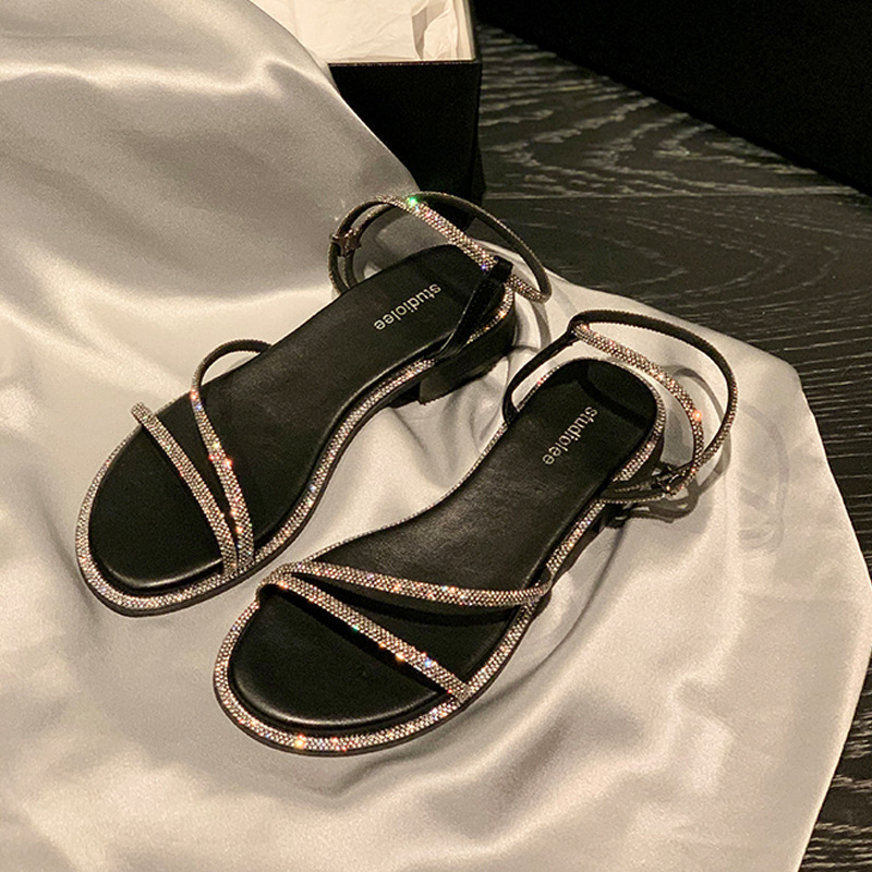 Sandalias planas con diamantes de imitación para mujer, prendas de vestir exteriores de verano, estilo de hadas Ins, falda a juego, sandalias romanas con correa, novedad de 2024