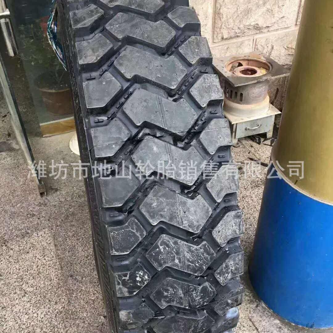 现货供应1300R25全钢矿用轮胎宽体自卸车轮胎