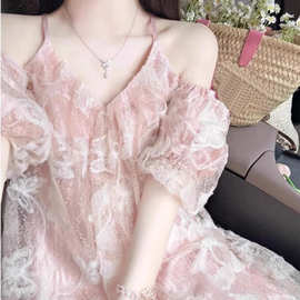超好看仙女粉色露肩吊带连衣裙女夏海边度假风别致绝美a字长裙子