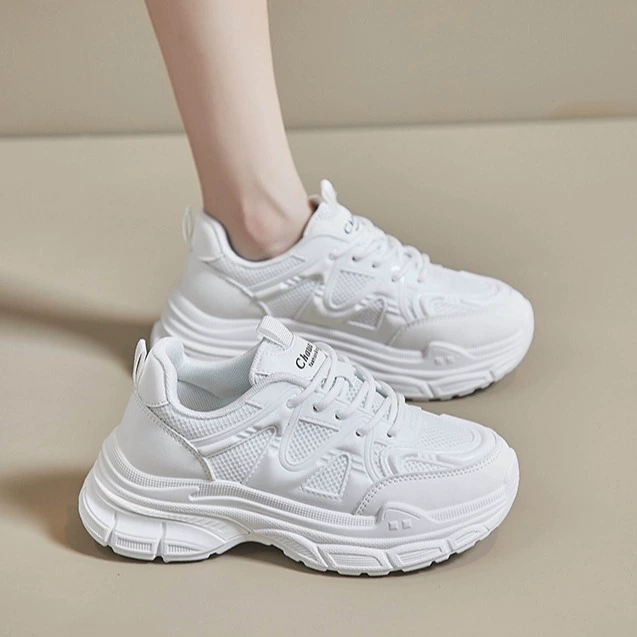 Белая женская обувь, новинка 2023 года, летняя модная брендовая спортивная обувь для девочек, учащихся младших классов средней школы, дышащая женская обувь с сеткой для папы