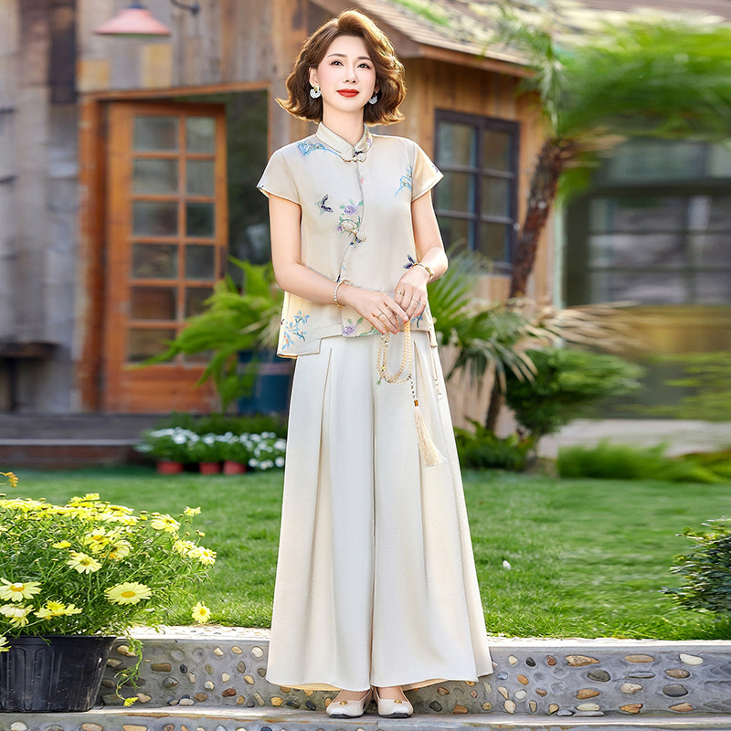 Summer New Style New Chinese-Style Mother's Clothing Two-Piece Set with National Style Embroidery Short-Sleeve Top and Wide-Leg Pants Set for Women, Fashionable and Stylish