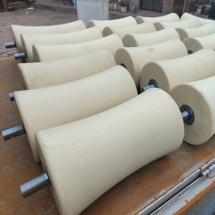 复合式尼龙地辊 滚轮轴径Φ40mm 皮带输送机用聚氨酯地滚