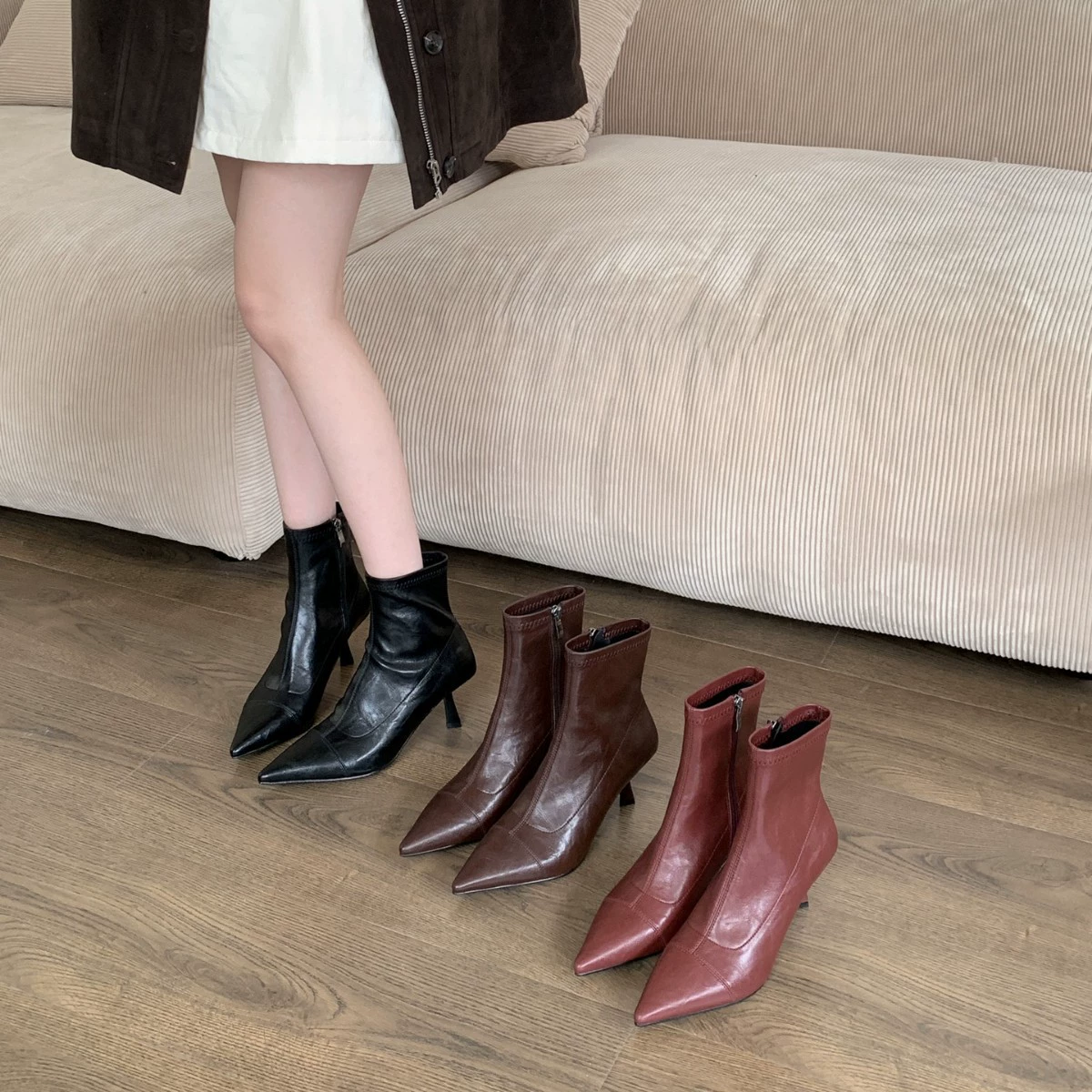 Ботинки на одной шнуровке с острым носком во французском стиле из мягкой эластичной кожи, новая модель 2025 года, элегантный дизайн без шнуровки для миниатюрных людей, с внутренним увеличением высоты и ботильоны.