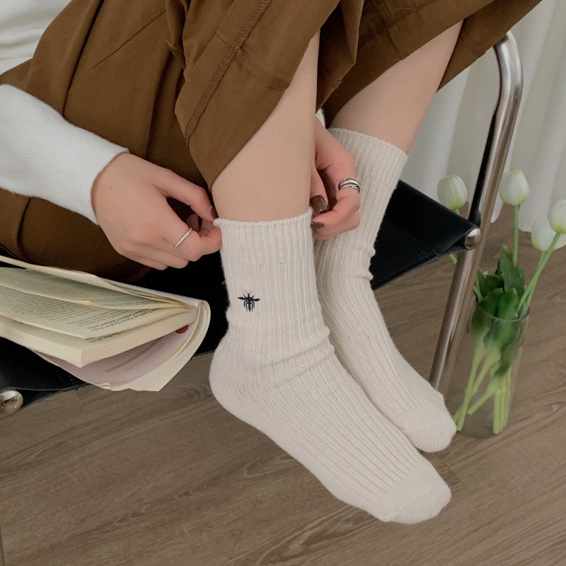Women's Sweet Solid Color Wool Crew Socks A Pair display picture 4