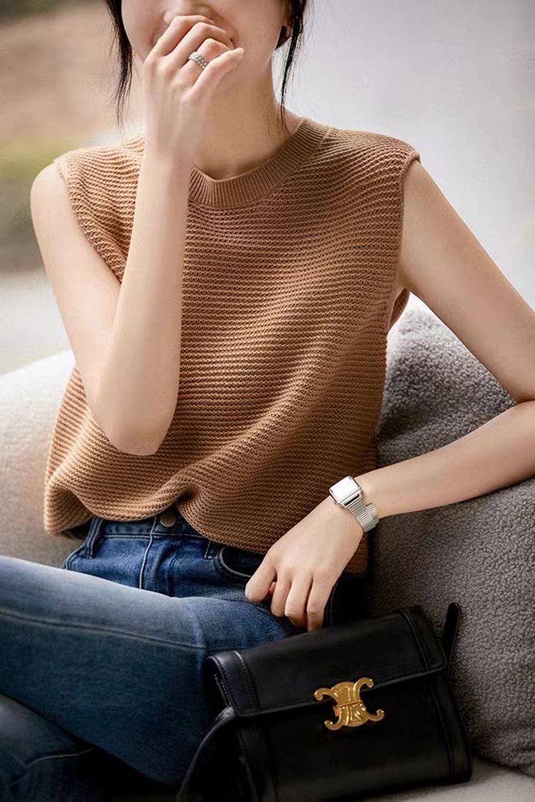 Knitted vest
