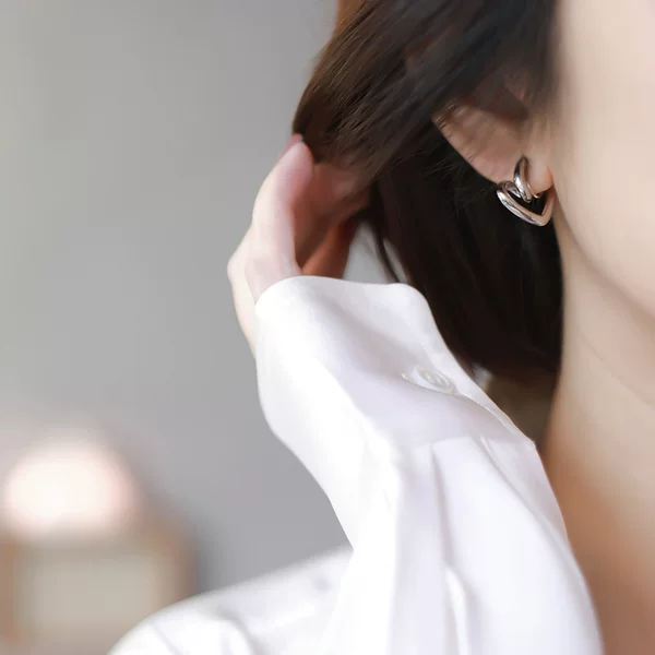 Love Ear Ring Mosquito Incense Plate Ear Clip Without Ear Holes Women's Cold Style Distinctive Earrings Golden Niche Design Sense Silver Women