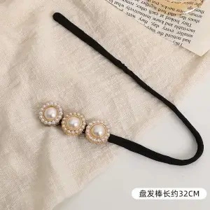 Elegant hairgrip, flowered, 2021 collection, adds volume