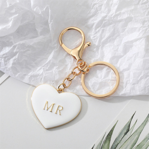 Korean simple personality alloy black and white peach heart keychain dripping oil letters MrMrs love bag pendant cross-border