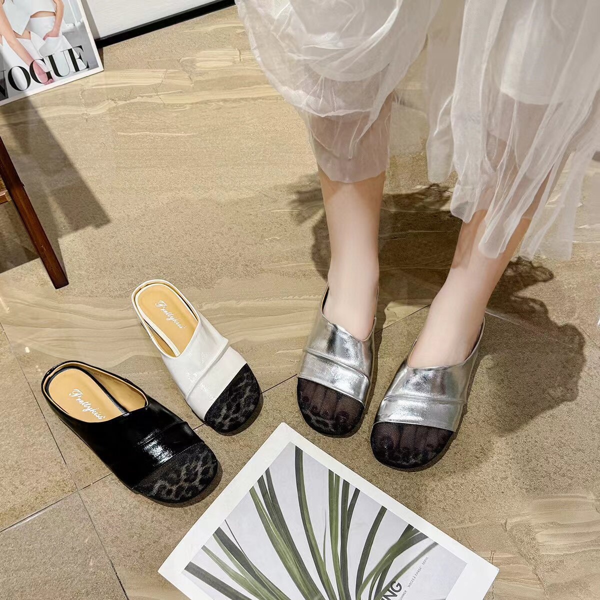 Dép sandal nữ quai chữ V bọc da lưới thoáng khí đế bệt — màu đen