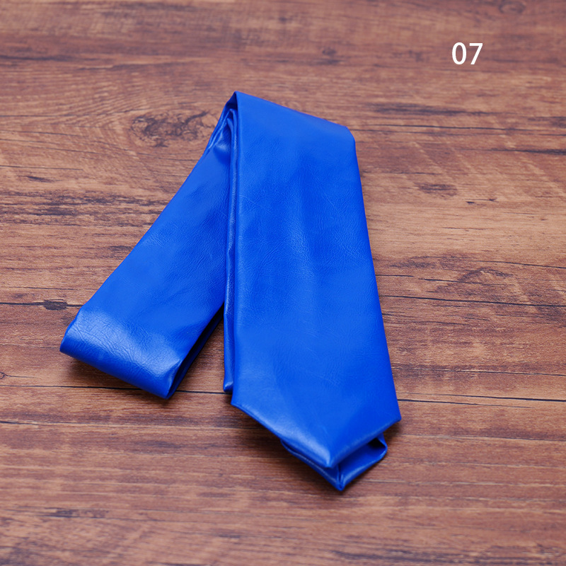 Cravatta da uomo in ecopelle nera stile vintage stretta_voghion.com
