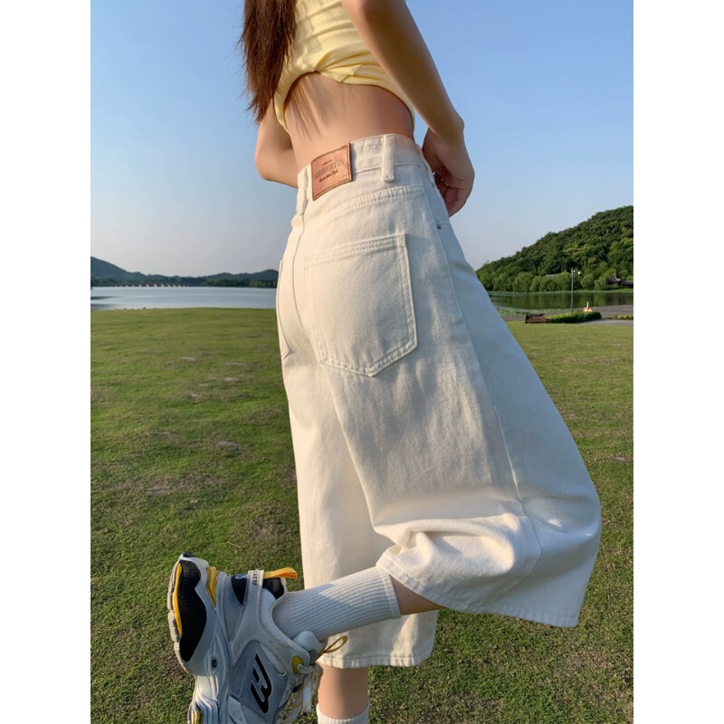 Summer lightweight wide-leg cropped jeans for women with a pear-shaped figure, mid-length shorts for petite individuals, white pants