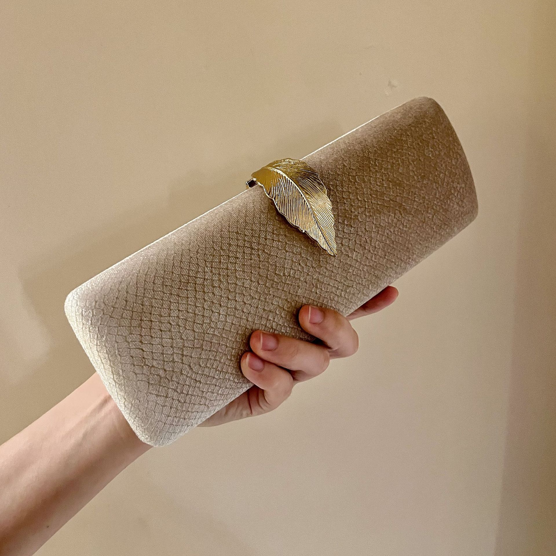 Luxury Gold Leaf Elegant Evening Clutch Bag For Women, Formal Party Bag For Evening Gowns And Qipao - Thumbnail 3