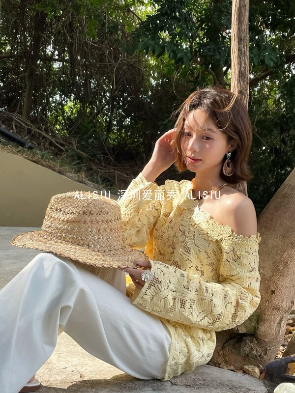 Water-Soluble Lace Dyed Lace Blouse, Early Spring French-Style Hollow-Out Crochet Top, Off-Shoulder Slimming Long-Sleeve Shirt Water-Soluble Lace Dyed Lace Blouse, Early Spring French-Style Hollow-Out Crochet Top, Off-Shoulder Slimming Long-Sleeve Shirt