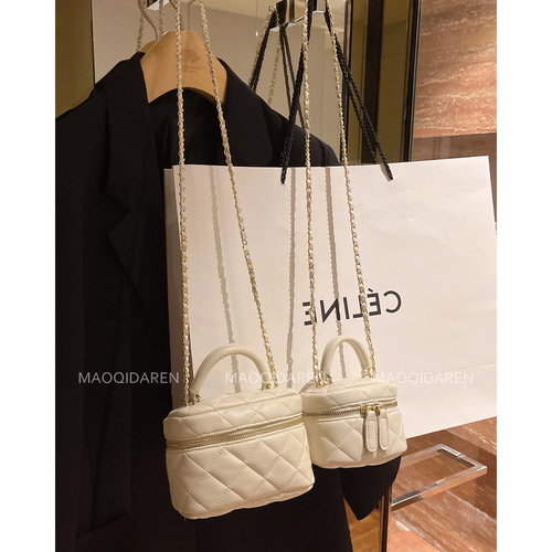 Cat Seven is a new style of small fragrant style rhombus chain versatile small bag hand-held shoulder crossbody bag mini bag