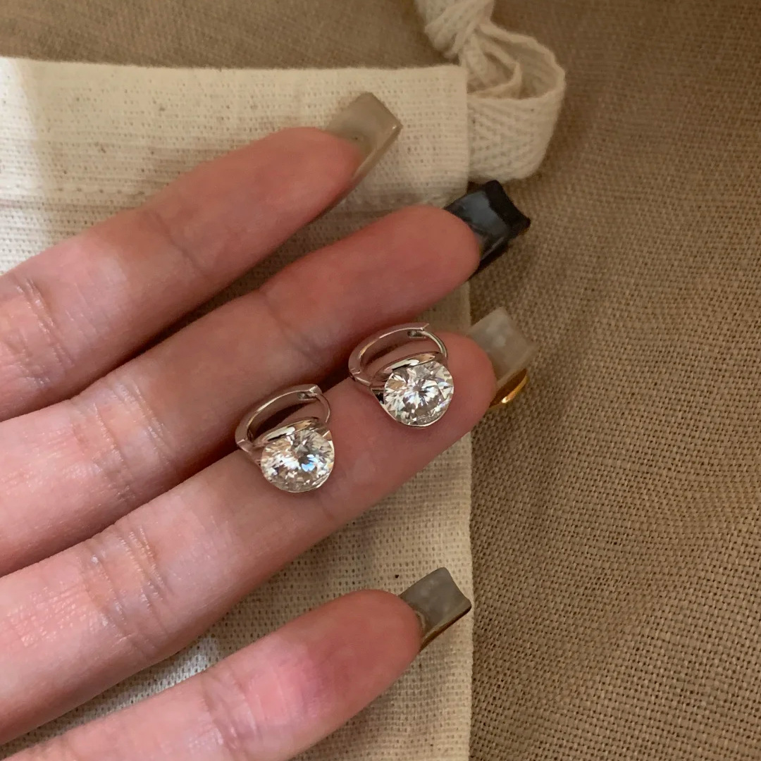 Casual and Versatile Super Flash Zircon Earrings for Women, Accessible Luxury, High-End, Unique, Exquisite, Fashionable and Trendyy Earrings