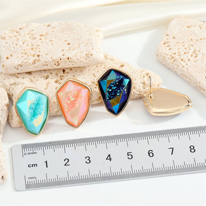 Shuo Europe And America Cross Border Ornament Retro Trendy Irregular Triangle Resin Earrings Natural Stone Imitated Geometric Ear Studs display picture 1