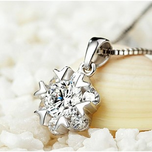 Zircon Snowflake Necklace Short Snow Dance Pendant Women's Korean Style Jewelry