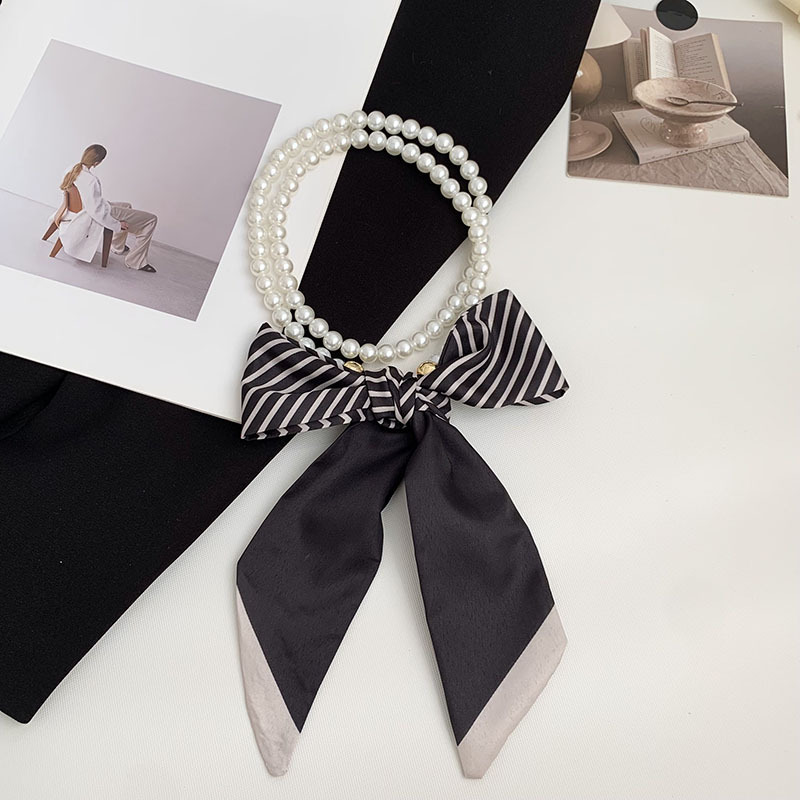 Pequeña bufandas para mujeres de verano 2025 collar de perlas retrógrado francés con bufandas de seda collar decoración clavícula variable correa