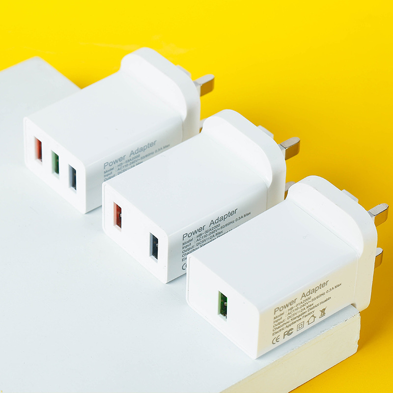 Cargador de teléfono móvil estándar británico Certificación CE 5v2a cabeza de carga de viaje multi-Puerto USB carga rápida Hong Kong fuente de alimentación universal
