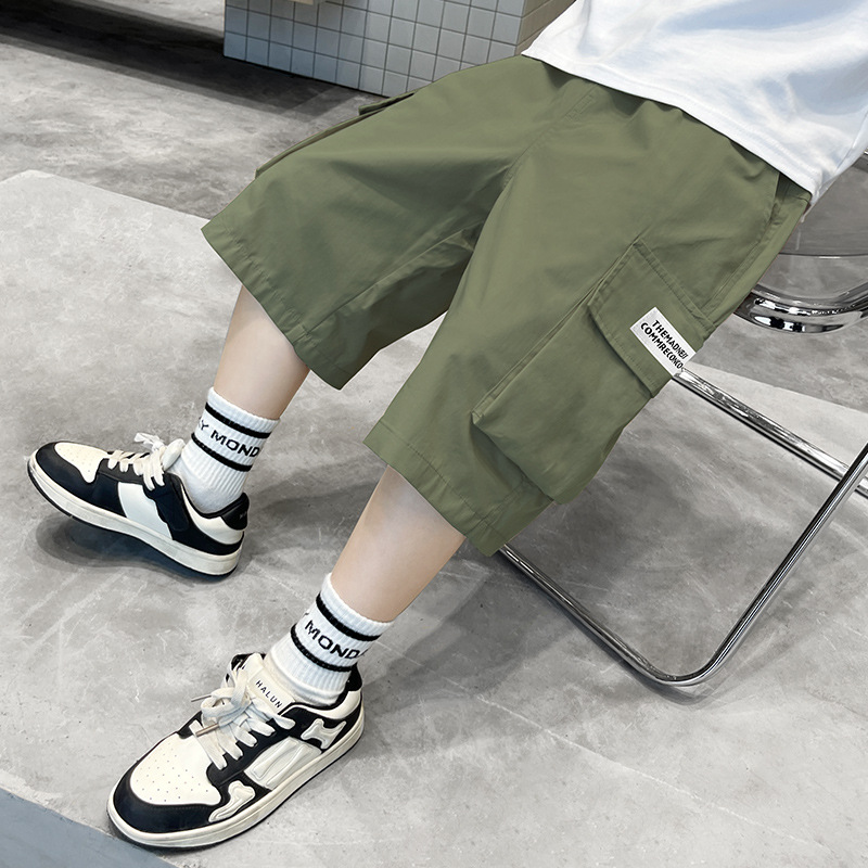 Pantalones cortos cargo para niños, pantalones cortos casuales con 5 bolsillos y múltiples bolsillos con cordón ajustable, pantalones cortos modernos de estilo urbano hasta medio muslo para niños activos._voghion.com