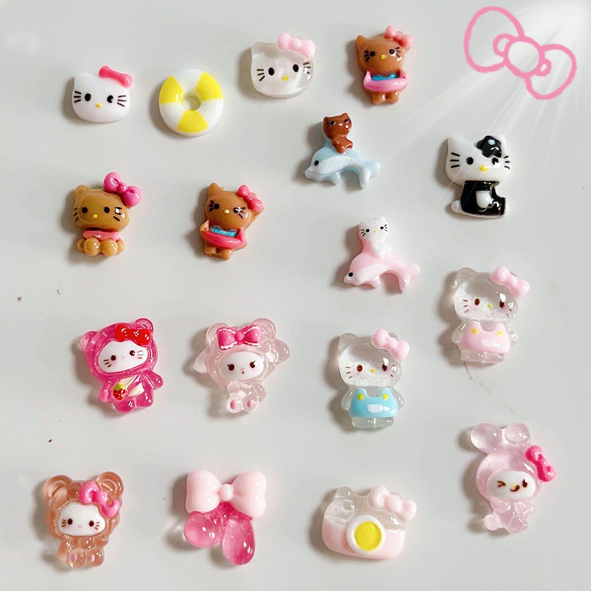 新商品のキティキャットの三麗鴎のネイルアクセサリーのネットの赤い爆発の樹脂のかわいいkt猫は甲を着て飾ります。