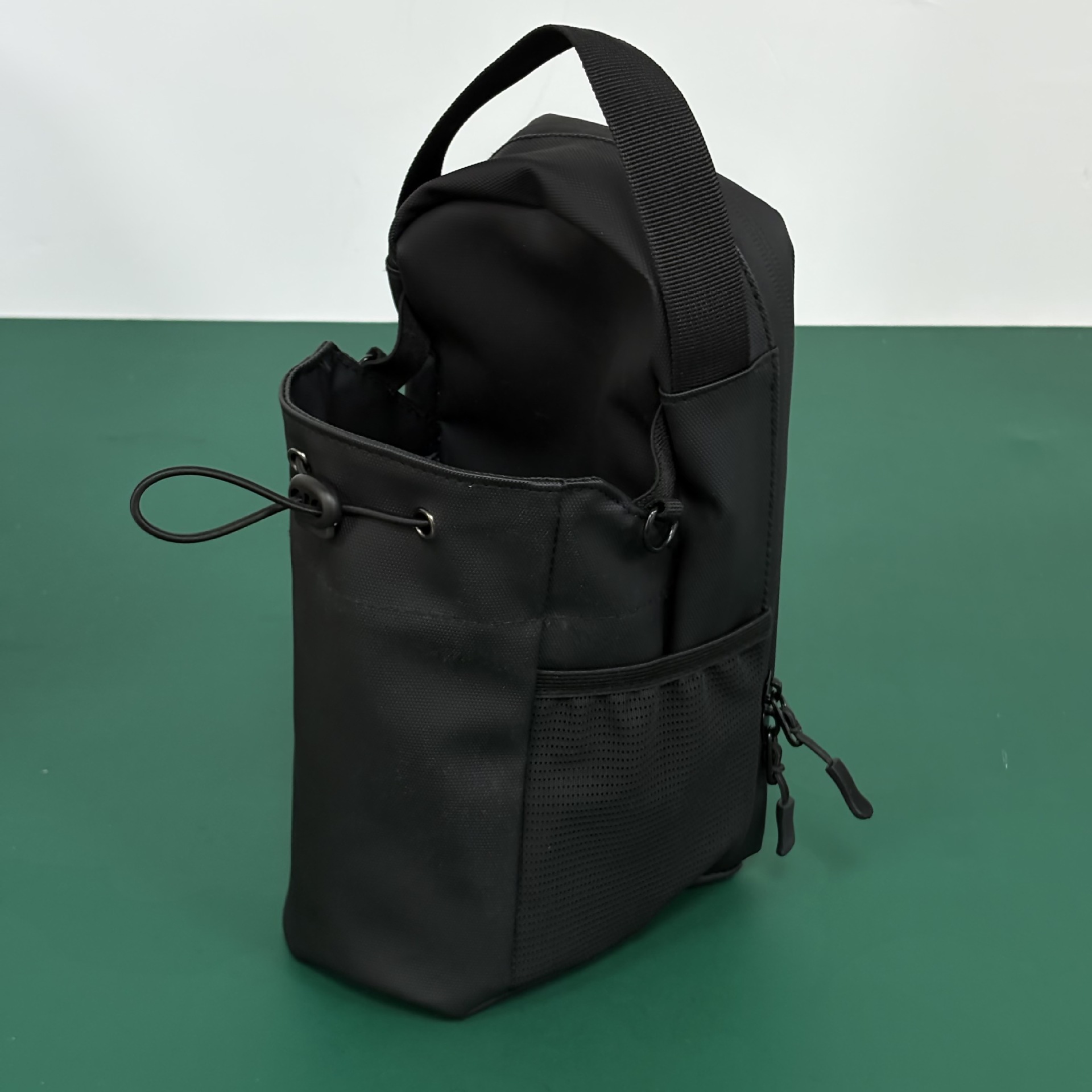 Bolsa de ejercicios deportivos al aire libre gimnasio mochila magnética gimnasio taza de agua llave de teléfono móvil bolsa de almacenamiento multifuncional image 9
