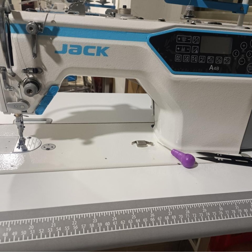 Suministro directo de fábrica Jack A4 computadora coche plano sin hilo de corte máquina de coser plana delgada material grueso multifuncional máquina de coser automática