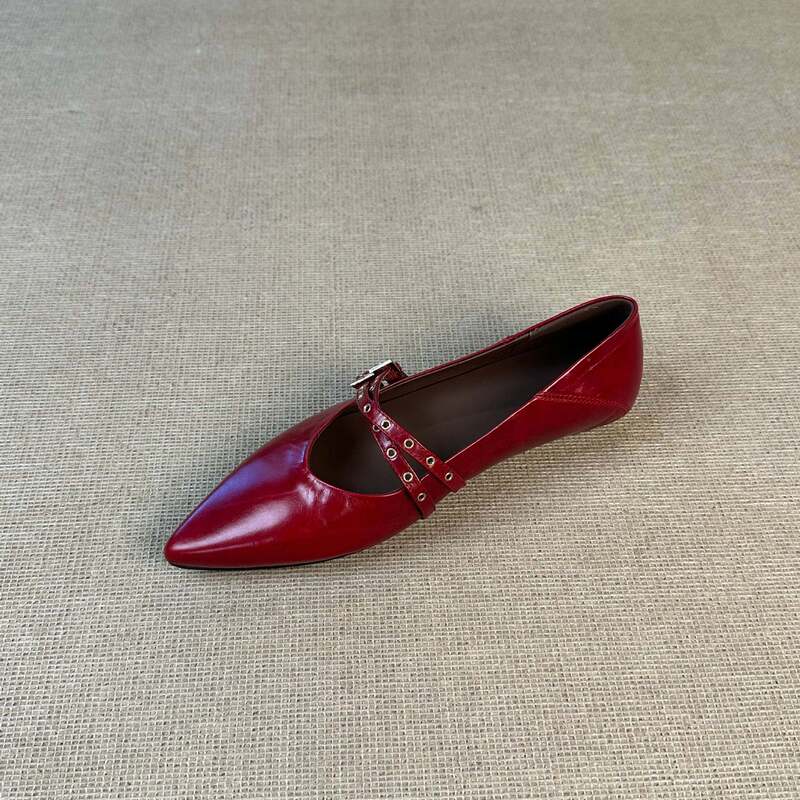 Red pointed-toe Mary Jane shoes for women, genuine leather flat shoes, French retro style with buckle, low-cut commuter shoes Red pointed-toe Mary Jane shoes for women, genuine leather flat shoes, French retro style with buckle, low-cut commuter shoes