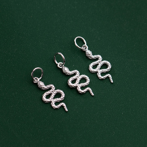 S925 silver electroplated gold zodiac snake pendant pendant bracelet material pendant DIY jewelry accessories wholesale Q0431