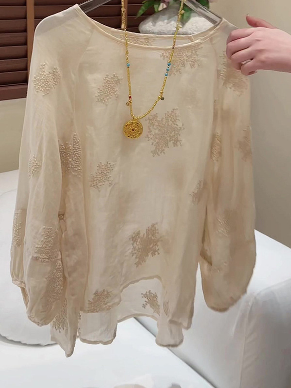 レトロな文学デザインのニッチな女性用ルーズシャツ、ファッショナブルなレイジースタイル、スリムで多用途な刺繍入りラウンドネックシャツ、トレンディです。|undefined