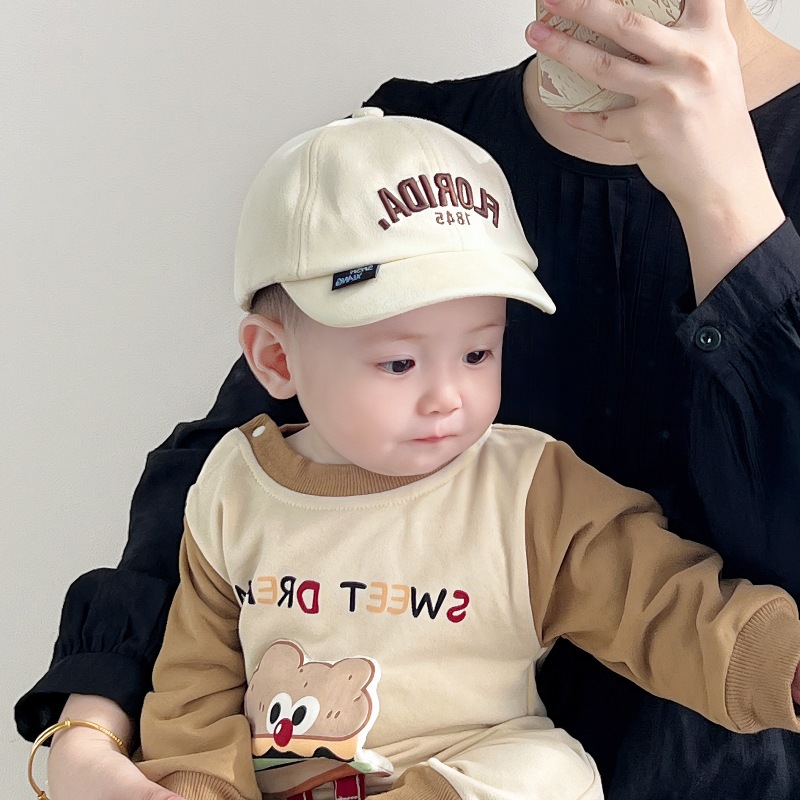 Sombrero de bebé primavera y otoño letras extranjeras para niños sombrero de boca de pato de bebé otoño y invierno corto para niños sombrero de béisbol de sombra de la marea