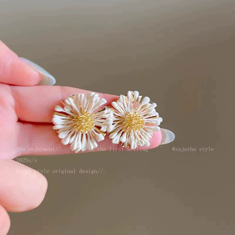 2026 viento falso sensación de atmósfera super inmortal pendientes de flores de malla temperamento suave de chiffon para mujeres pendientes