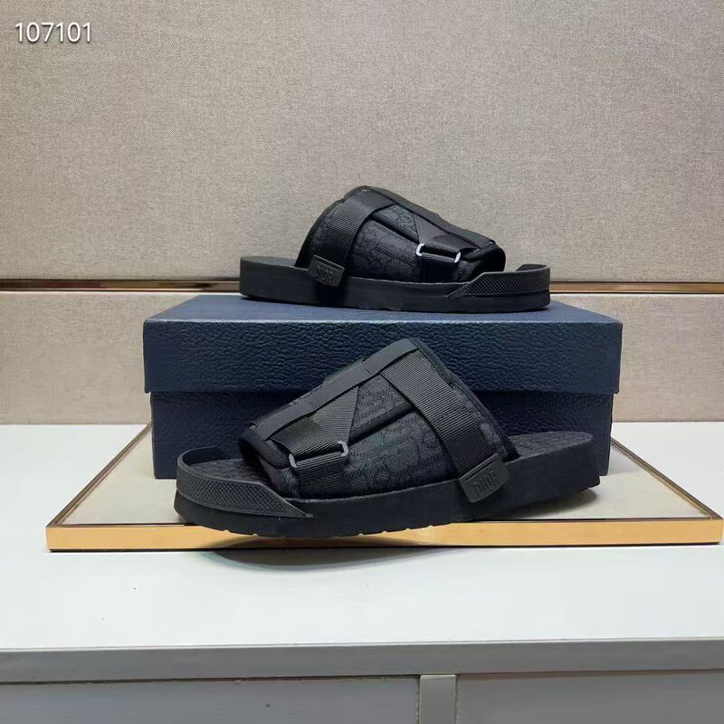 2027 Summer New Model Da Men's Cross-Strap Slippers for High-End Foreign Trade, Hotel, Home, and Outdoor Use, Comfortable Beach Shoes