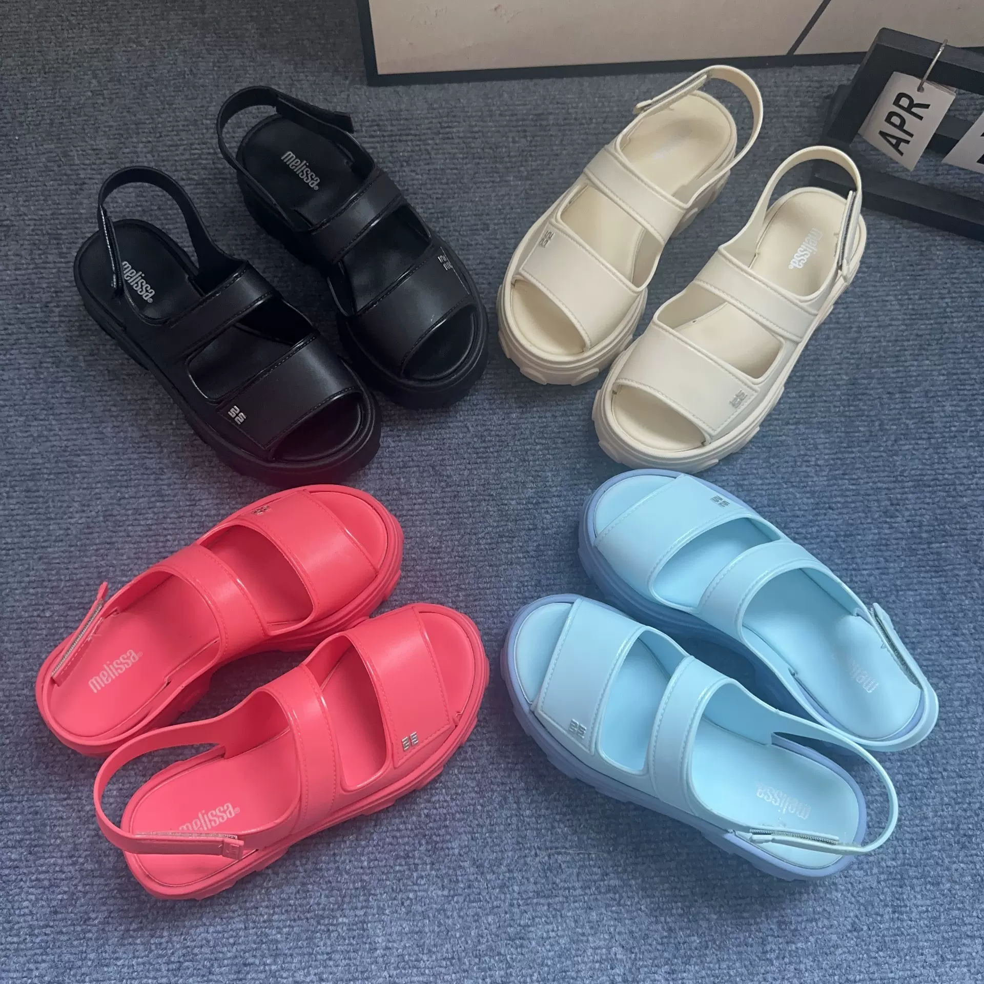 2025年梅*莎厚底松糕果冻鞋魔术贴罗马露趾凉鞋