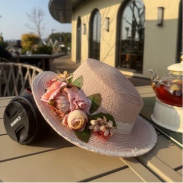 2026花朵平顶草帽女 新款夏季户外旅游遮阳帽海边度假沙滩帽子