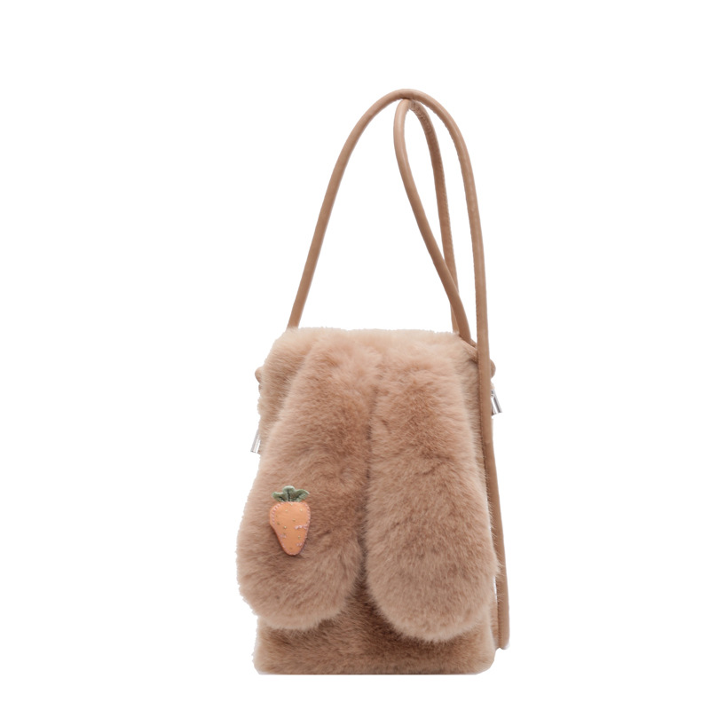 El bolso de teléfono móvil de nicho popular transfronterizo 2025 imita la moda del visón, con un bolso de pelo de oreja de conejo en un hombro.