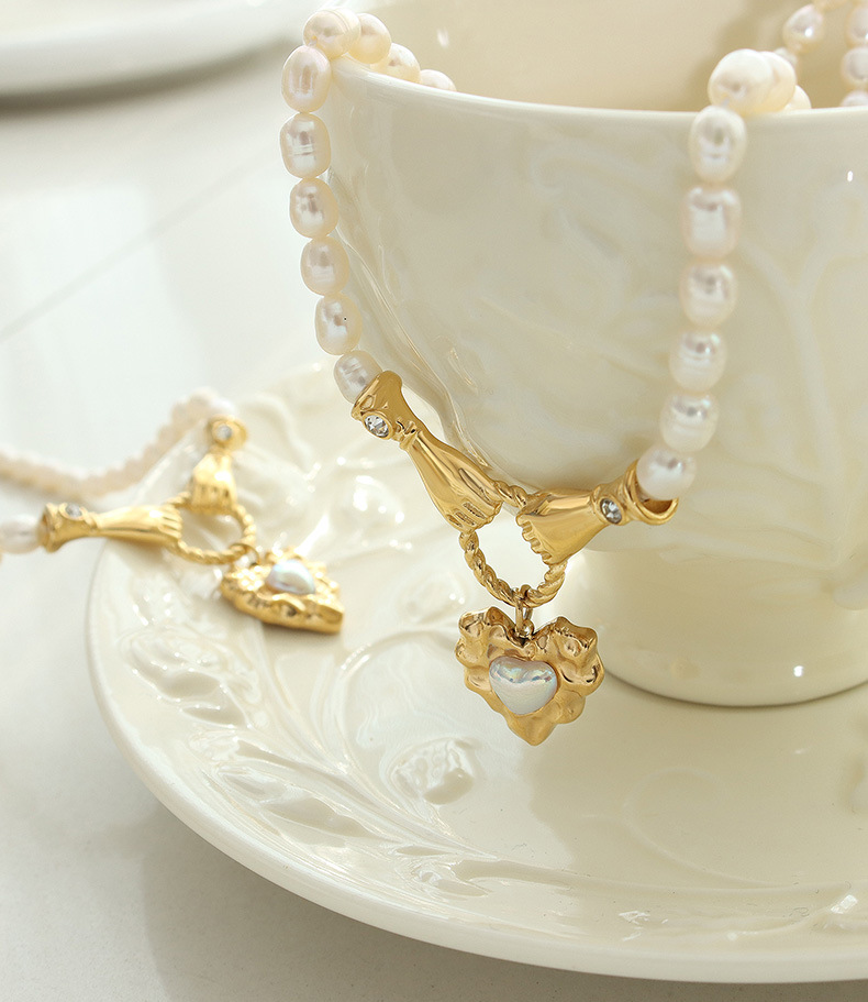 Retro Hand Heart Shape Pearl Titanium Steel Inlay Glass Bead Necklace 1 Piece