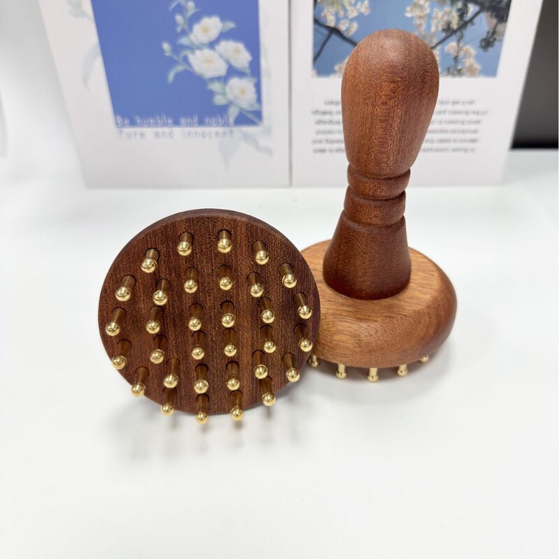 真鍮ゴールドビーズボトル経絡シャンプーブラシフェイスリフティングとフェードしわヘッドコームロングハンドルリングコームゴールドビーズボトルマッサージ|undefined