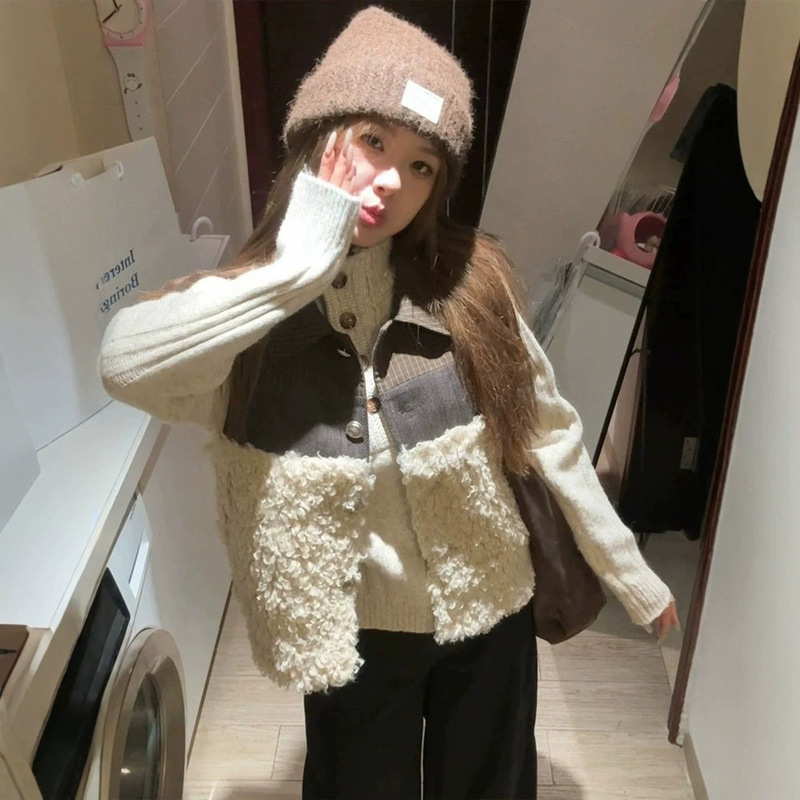 Japanese-style retro, relaxed-fit, color-blocked, fluffy, layered vest for women, featuring a plaid design and sleeveless outerwear, suitable for spring and autumn