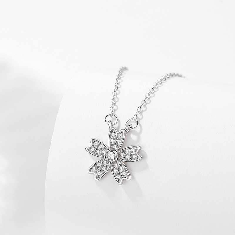 S925 plata esterlina simple luz lujo nicho diseño sentido Sakura flor collar femenino Hada clavícula cadena regalo de cumpleaños