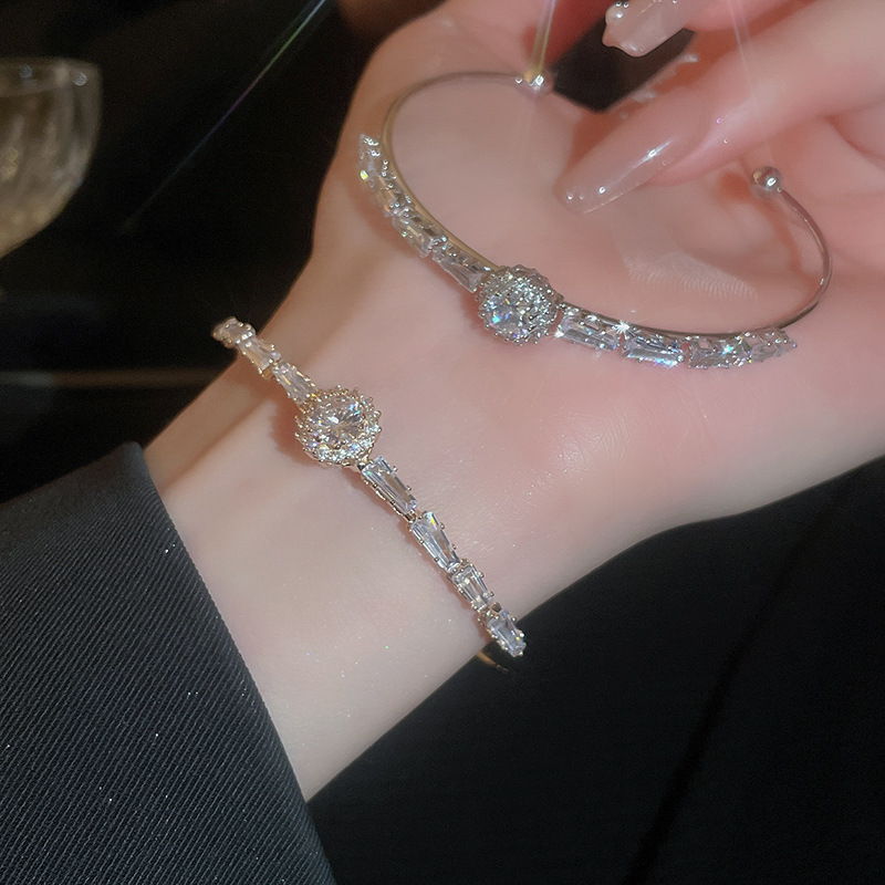 Estilo de lujo ligero diamante-incrustado ZIRCON redondo geométrico pulsera abierta personalidad de moda exquisito temperamento pulsera de alto grado para las mujeres
