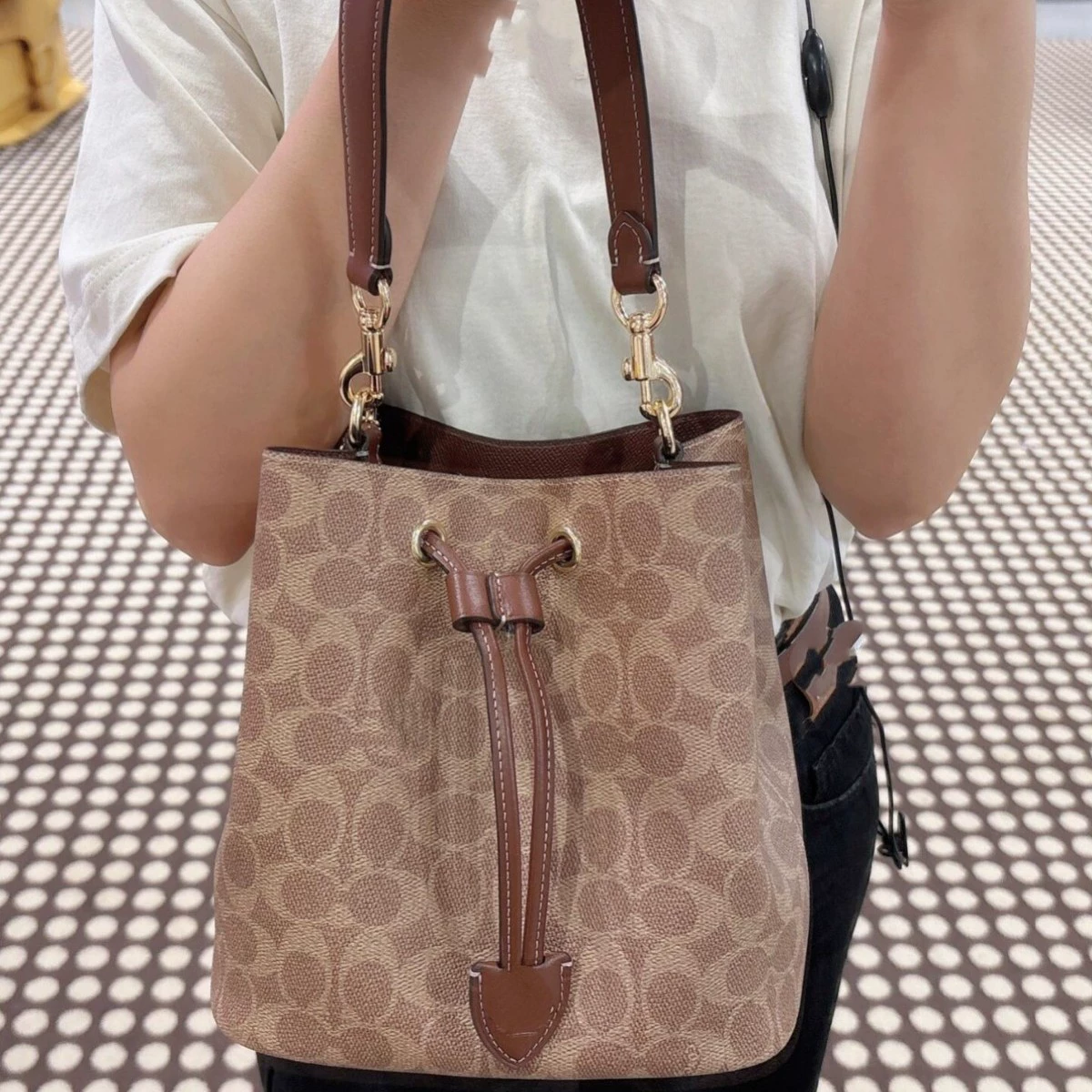 Koujia 2025 новый высококачественный мешок-ведро на шнурке, ретро, ​​большой вместимости, подмышечная сумка через плечо, трансграничная высококачественная женская сумка