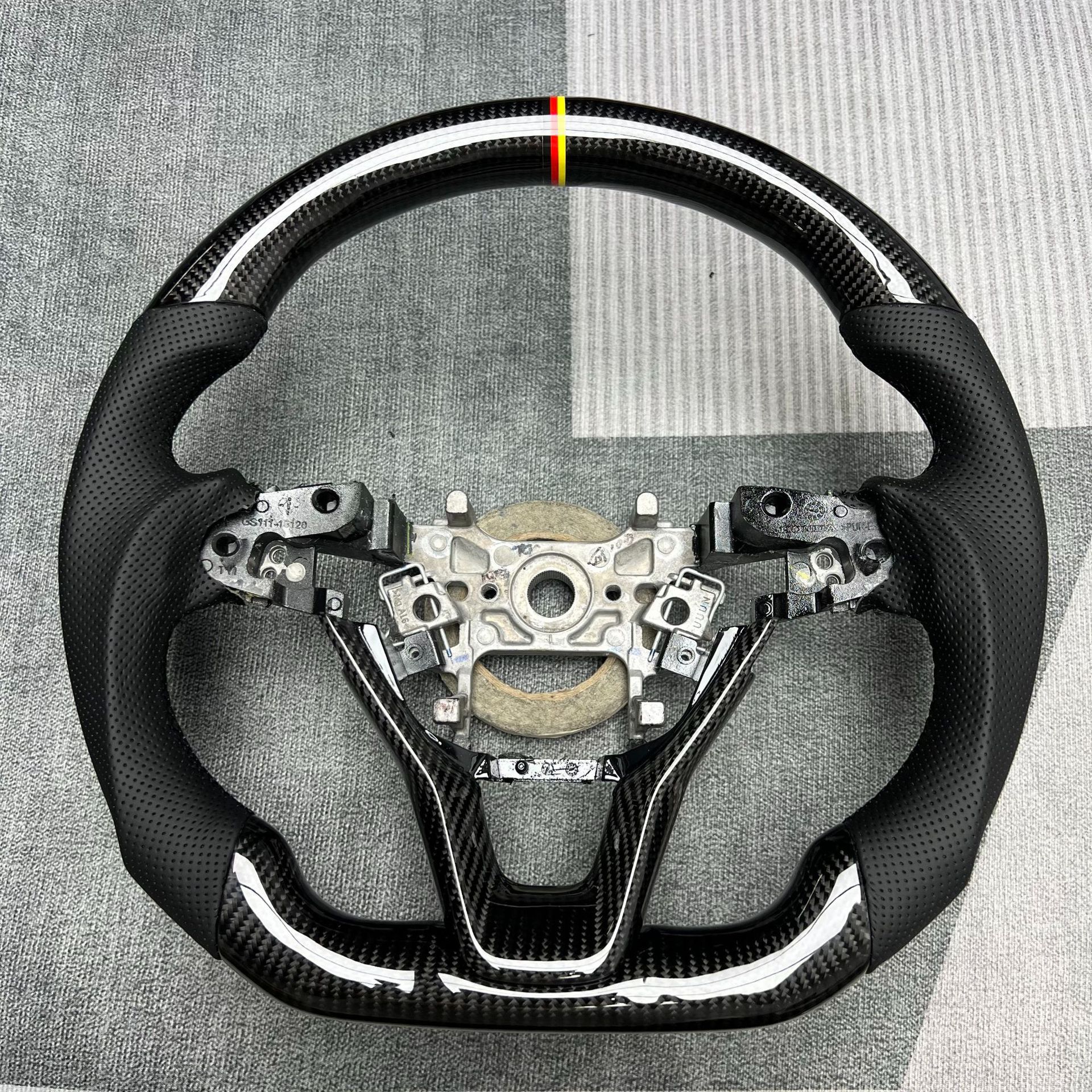 Manufacturer's Hot-Selling Custom Car Steering Wheel Suitable for Honda 10Th Generation Accord Carbon Fiber Steering Wheel Modification and Processing