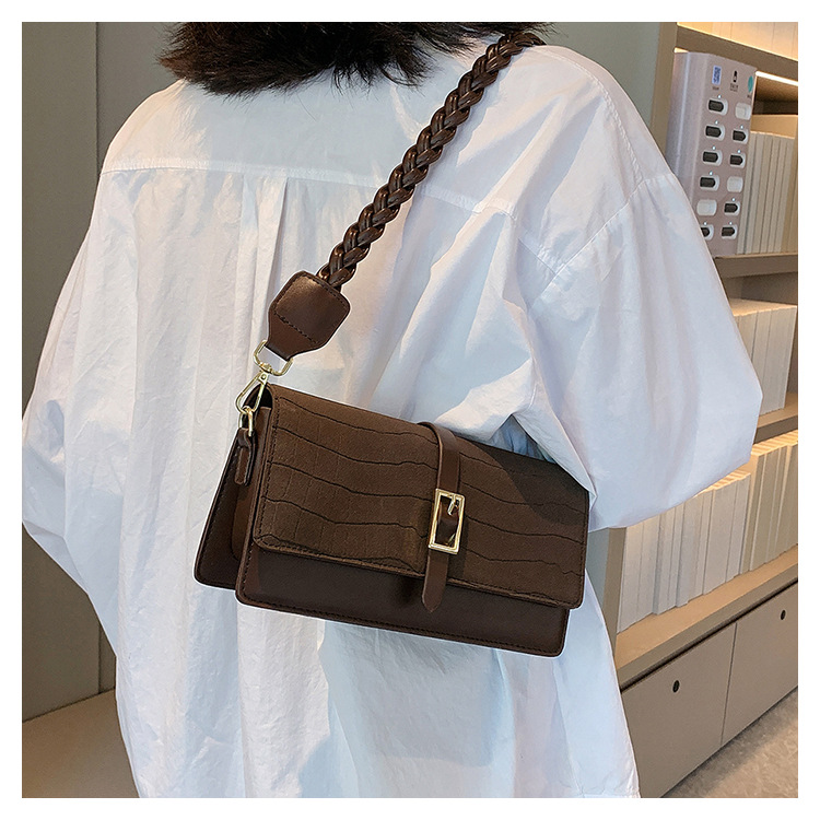 Women's Small Autumn Pu Leather Solid Color Vintage Style Square Magnetic Buckle Underarm Bag display picture 5