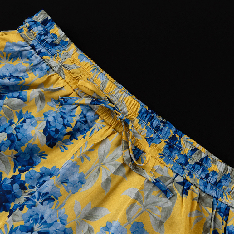 Conjunto de dos piezas de pantalones anchos de cintura alta con cordones y manga larga estampados de satén para otoño e invierno