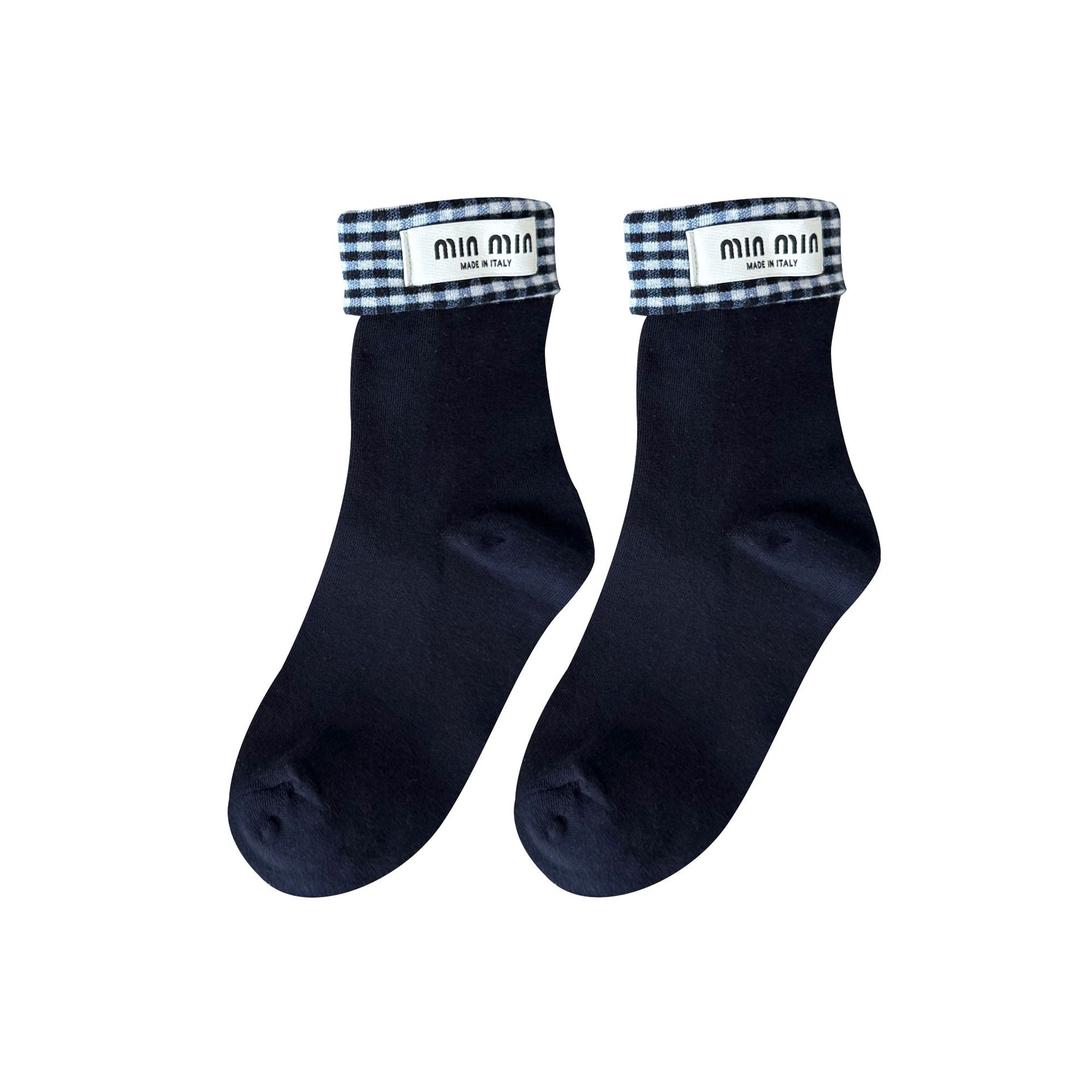 Calcetines Zhuji Calcetines de tubo medio de encaje de costura fina de verano para mujer Miu Departamento Calcetines de pila de estilo universitario Calcetines de mujer